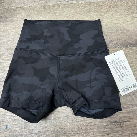 SOLD!!!! NWT LuluLemon Wunder Under High Rise Short - Picture 6 of 6